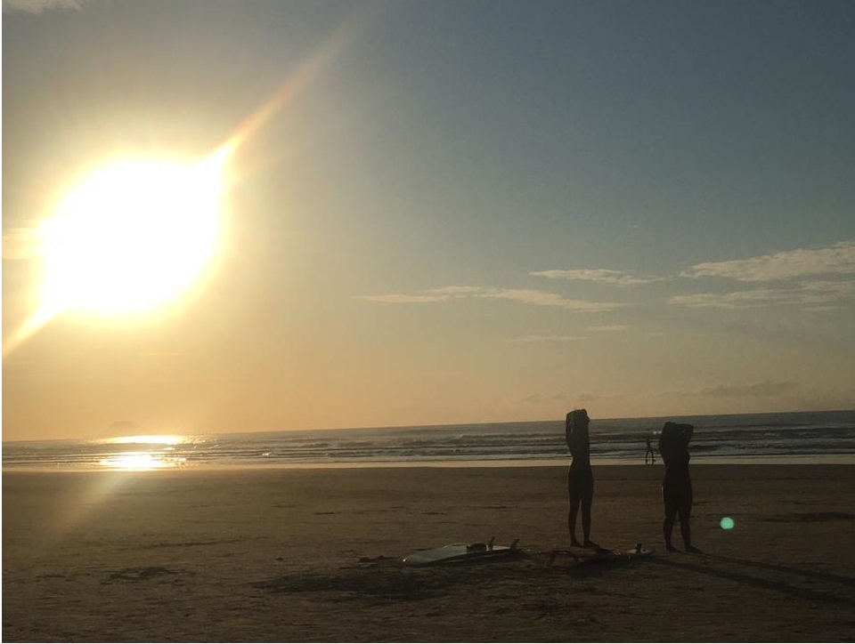 O Surf ensina (Nascer no sol na Praia)